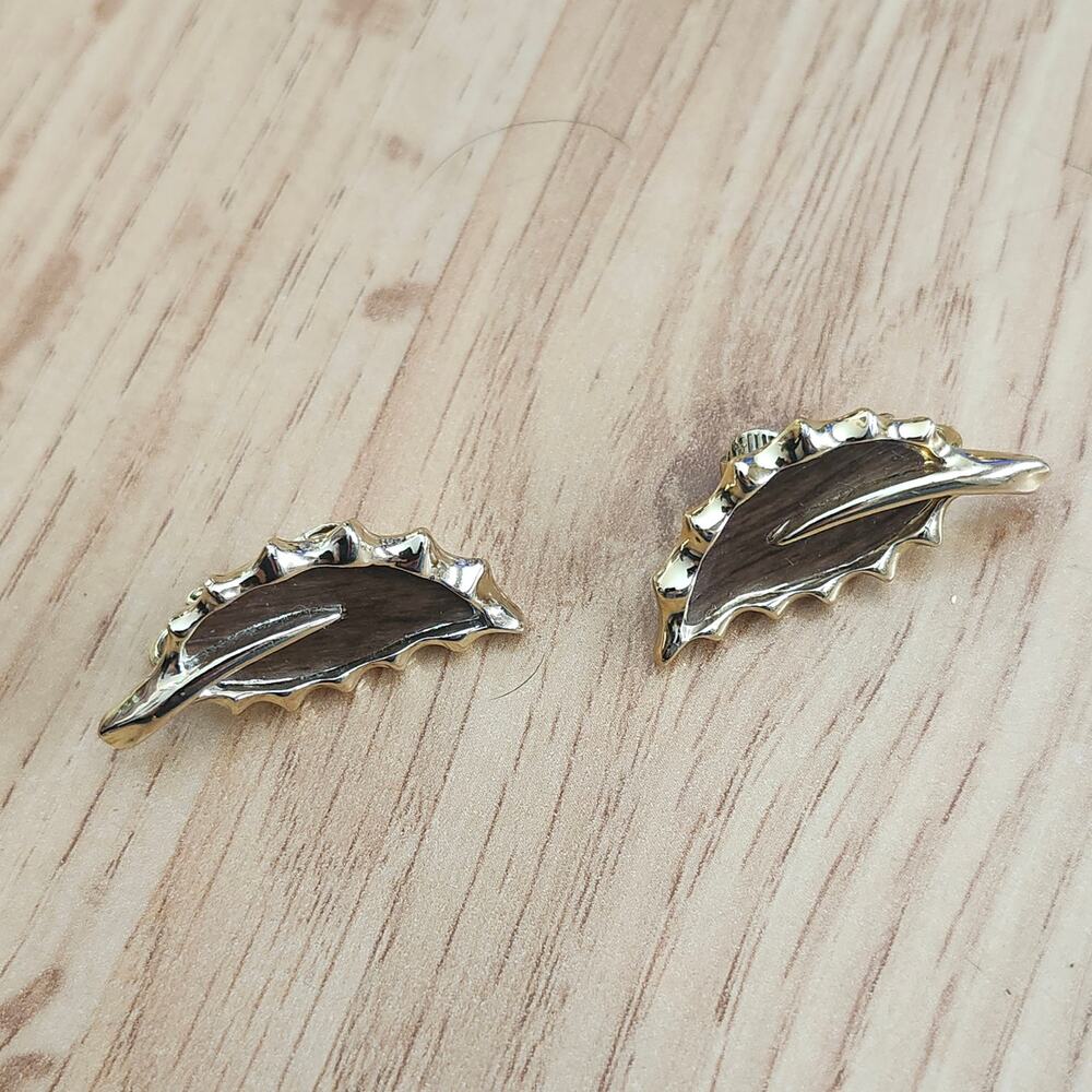 Vintage Sarah Coventry Wooded Beauty Clip On Leaf Earrings Gold‎ Tone 1.5in Drop